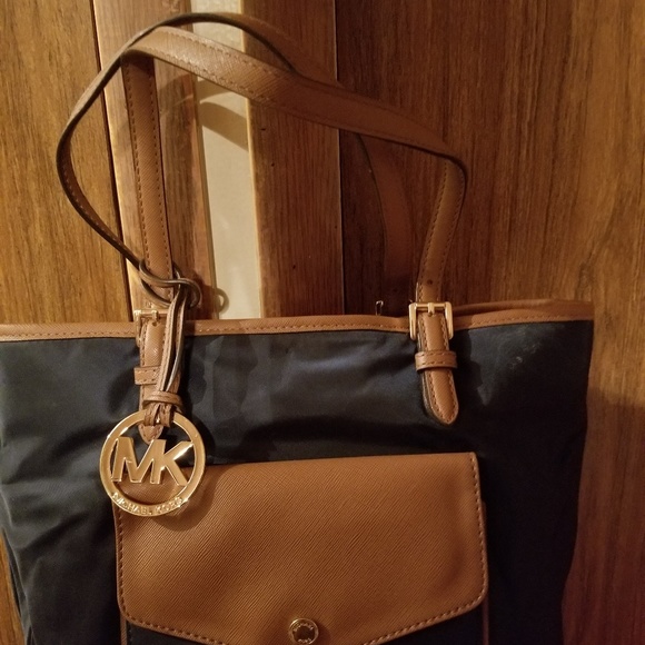 Small tote - Picture 2 of 5